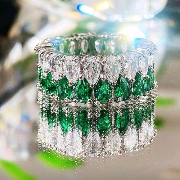 Silver Pear Waterdrop Cut Romantic Green And White Cubic Zirconia Ring Sz 8 - Picture 3 of 5